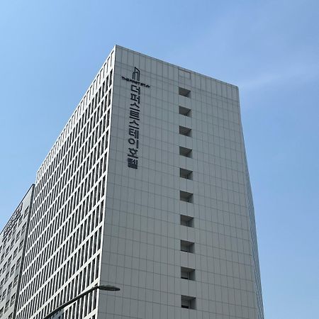 The First Stay Hotel Сеул Экстерьер фото