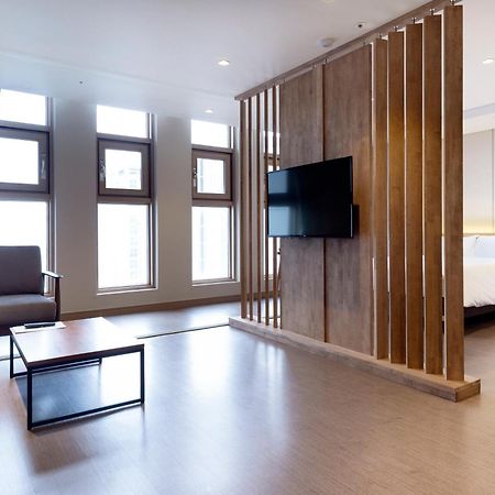 The First Stay Hotel Сеул Экстерьер фото