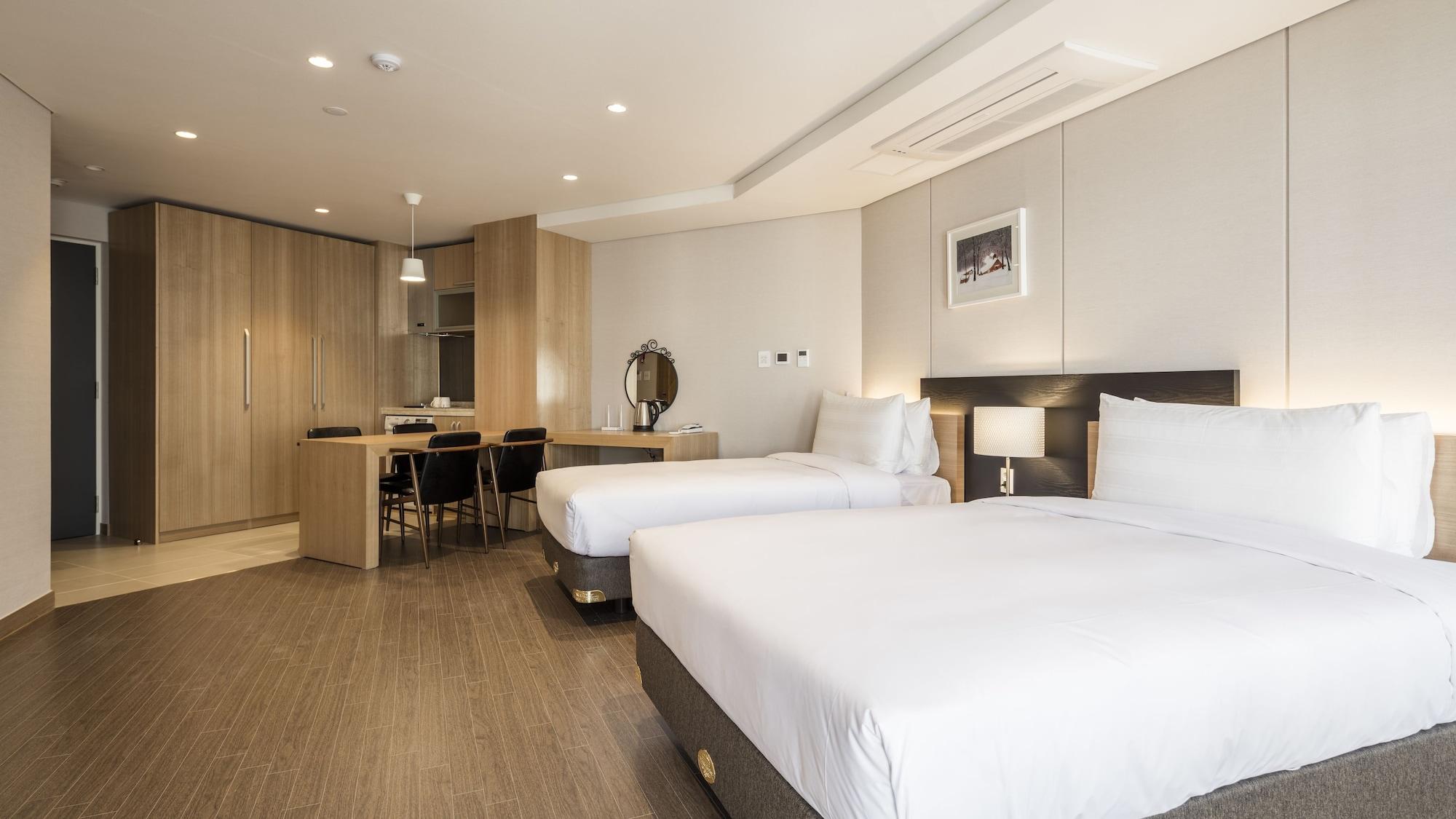 The First Stay Hotel Сеул Экстерьер фото