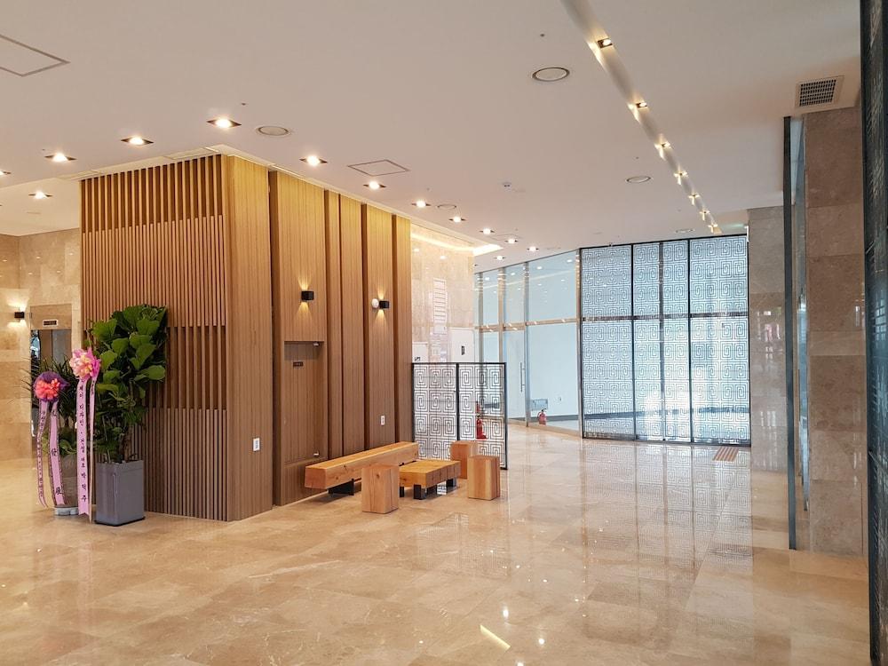 The First Stay Hotel Сеул Экстерьер фото
