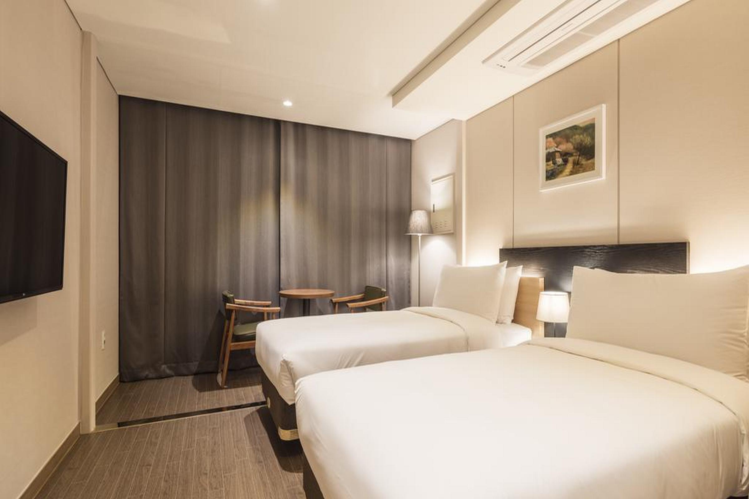 The First Stay Hotel Сеул Экстерьер фото