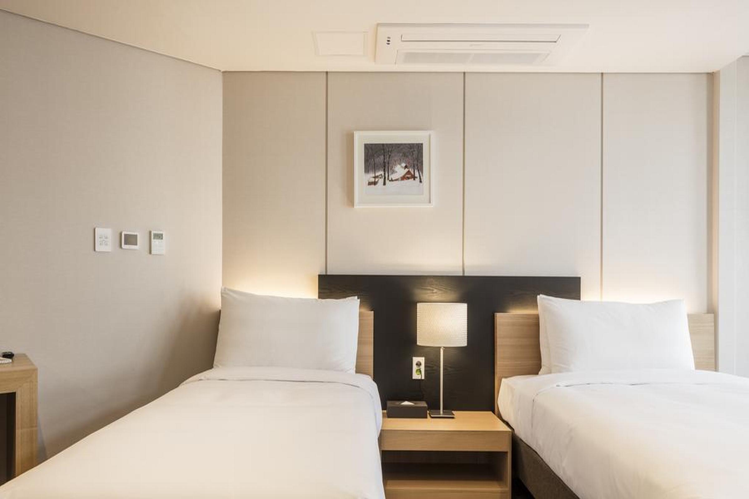 The First Stay Hotel Сеул Экстерьер фото