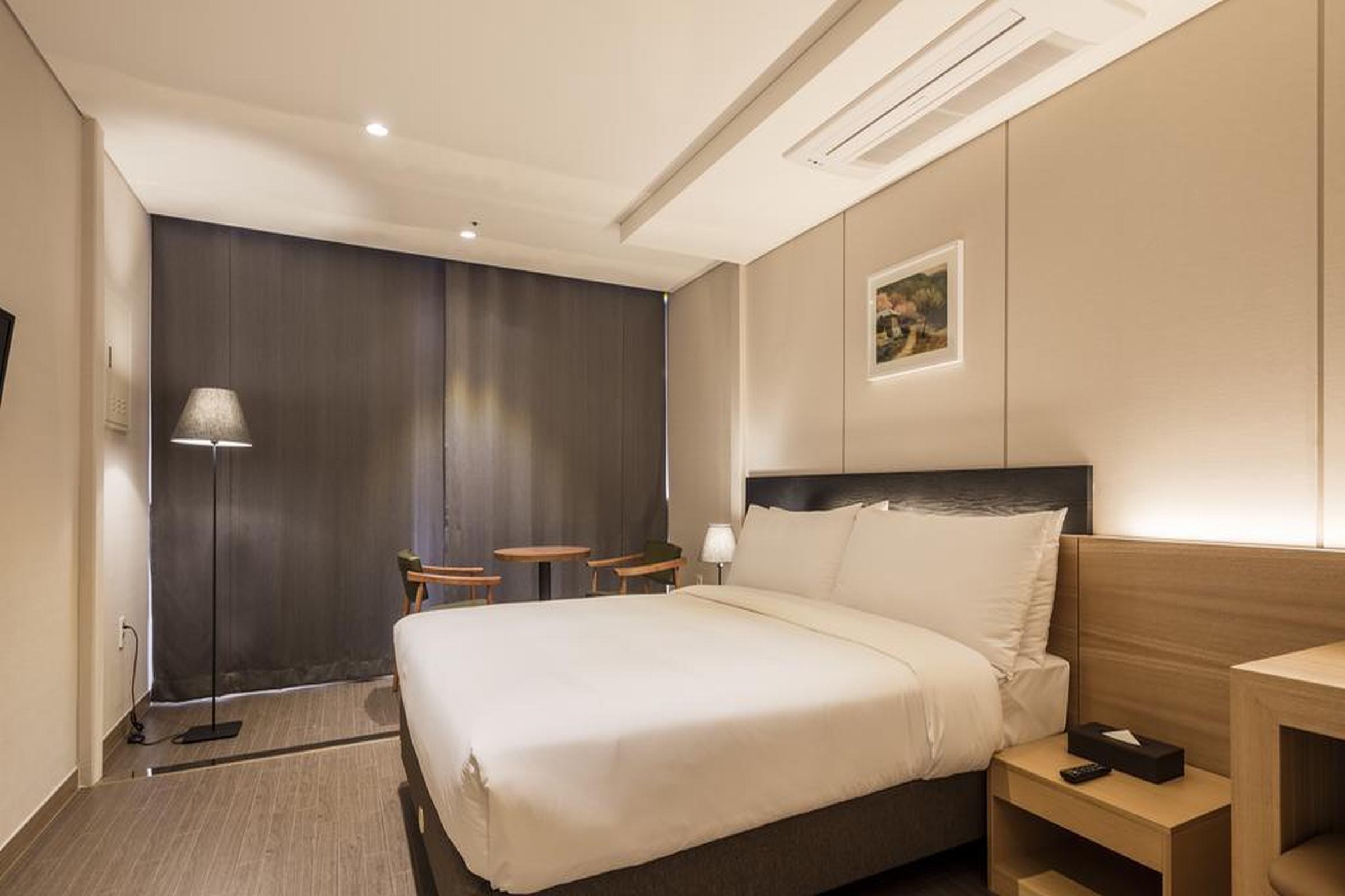 The First Stay Hotel Сеул Экстерьер фото